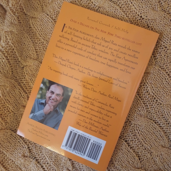 *** 1 DAY SALE *** The Four Agreements Self-Help Book by Don Miguel Ruiz NEW - Picture 2 of 5